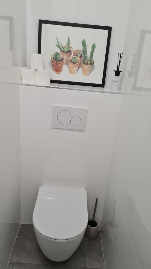 2P Entierement Climatise I Bien Insonorise I Wifi I A 300 M De La Mer I Restaurants Commerces Et Transports A 5Mn A Pied I Ideal 2 Personnes I Possibilite 4 Avec Canape Lit De Qualite I Tres Belle Douche Cagnes-sur-Mer Eksteriør bilde